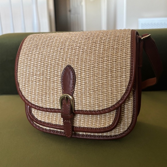 Elegant Tan and Brown Woven Crossbody Bag - Picture 2 of 15